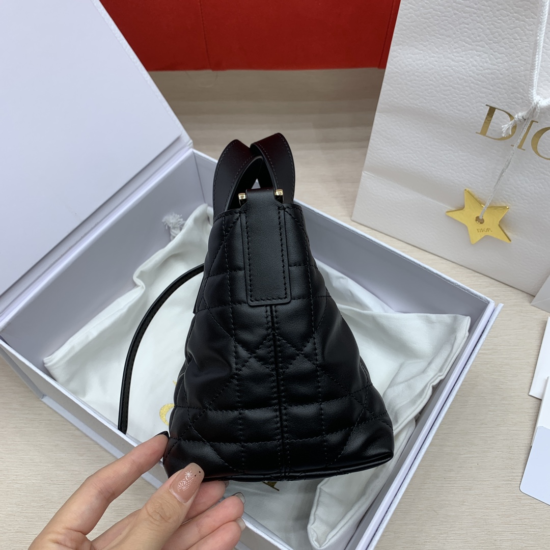 디올 투쥬르 버티컬 미니 블랙 가죽 가방 상세 이미지 4