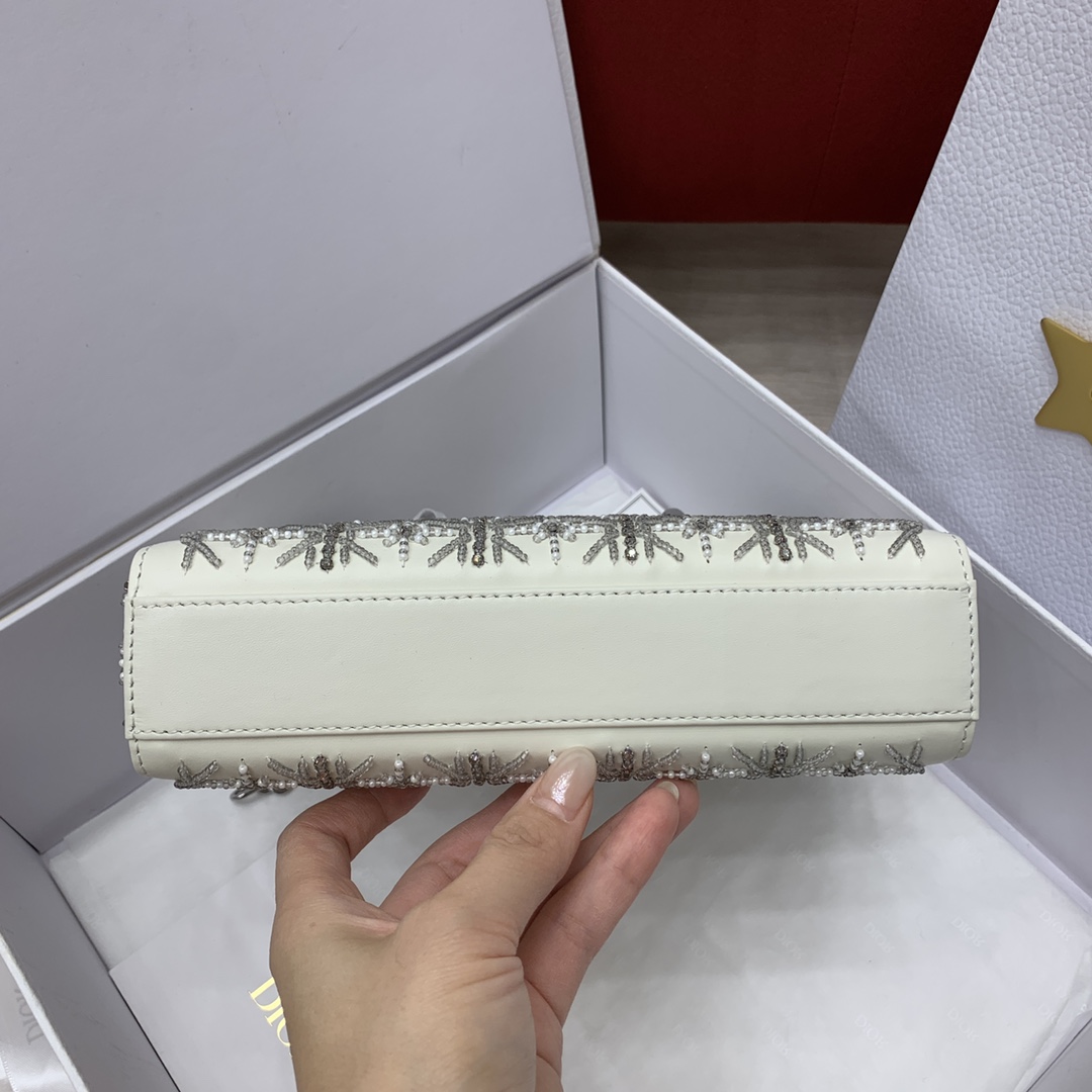 디올 레이디 D-조이 스몰 램스킨 가방 상세 이미지 6