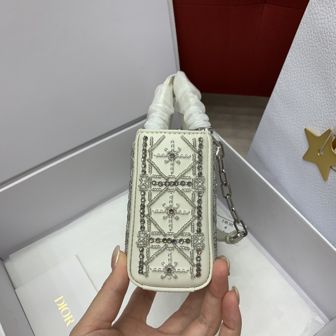 디올 레이디 D-조이 스몰 램스킨 가방 상세 이미지 4
