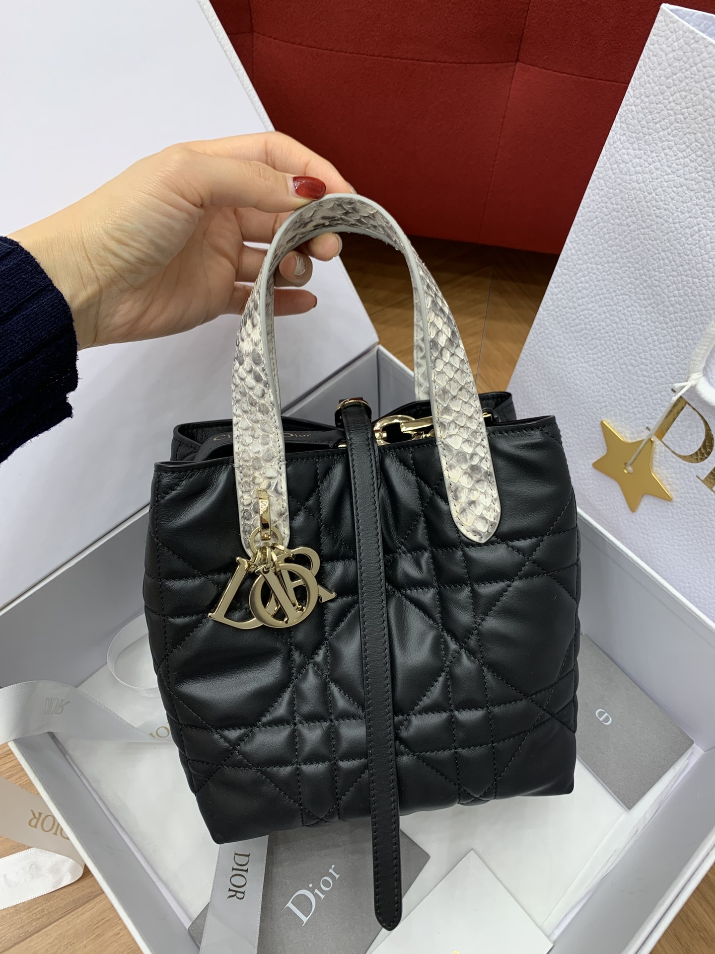 디올 레이디 뱀가죽 퀼팅 가방 상세 이미지 2