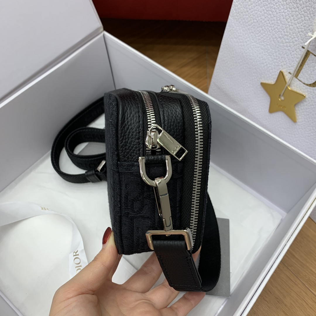 디올 오블리크 모노그램 카메라백 상세 이미지 4