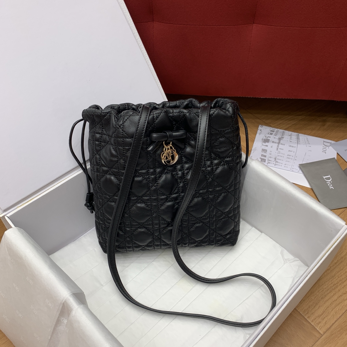 디올 램스킨 퀼팅 복주머니 가방 상세 이미지 2