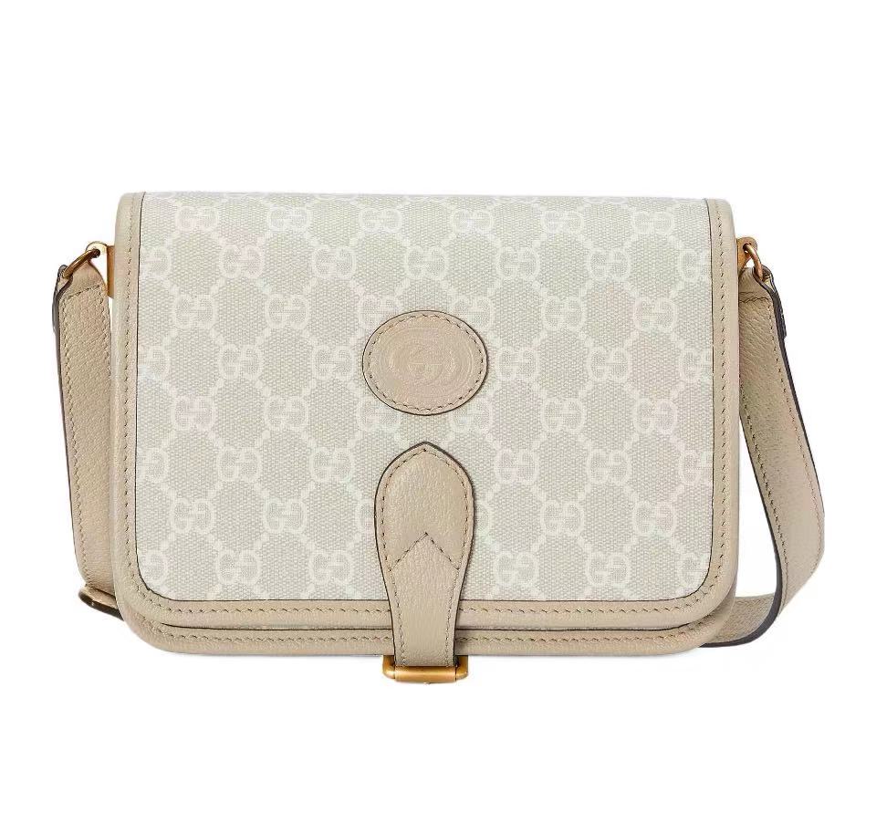 Gucci GG Supreme Model: 671620 Size 20/17/8cm Inspired by the archive design of the 1930s, it has now become one of the brand's most iconic mater