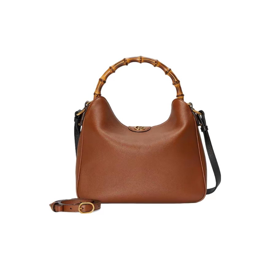Gucci G746124 Size: 30/23/6.5cm! This small shoulder bag cleverly combines two of the brand's most recognizable elements - bamboo handles and Dou