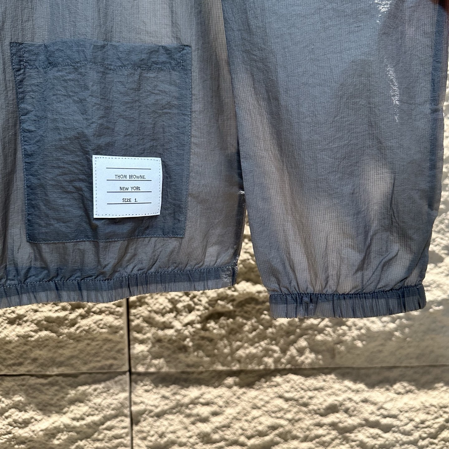 Chaqueta Cortavientos Ligera Thom Browne con Capucha y Protección UV para Verano 15 i1743694512469 4079 0 13