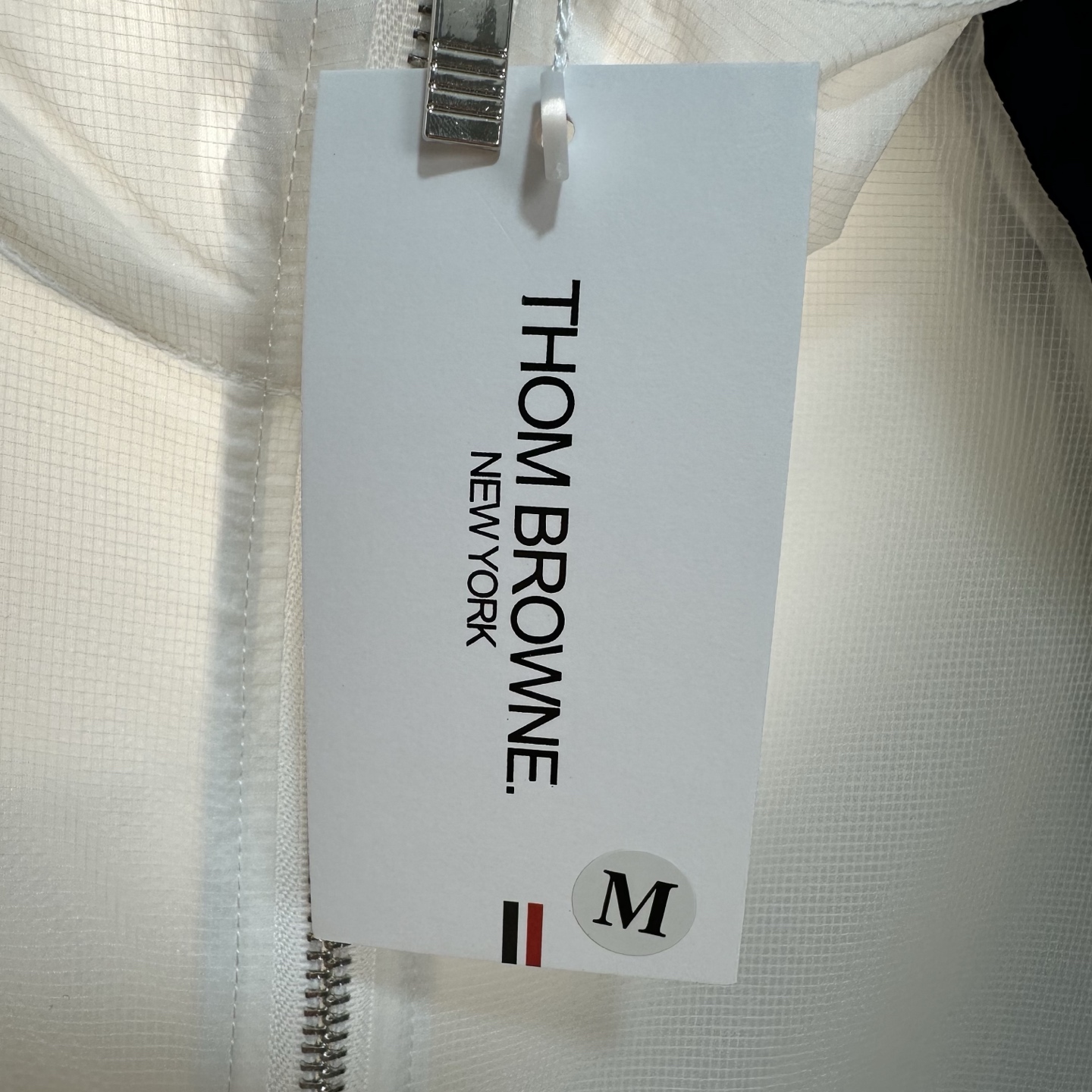 THOMBROWNE Chaqueta Cortavientos Ligera con Capucha y Protección UV para Verano 11 i1744467378448 7218 0 12
