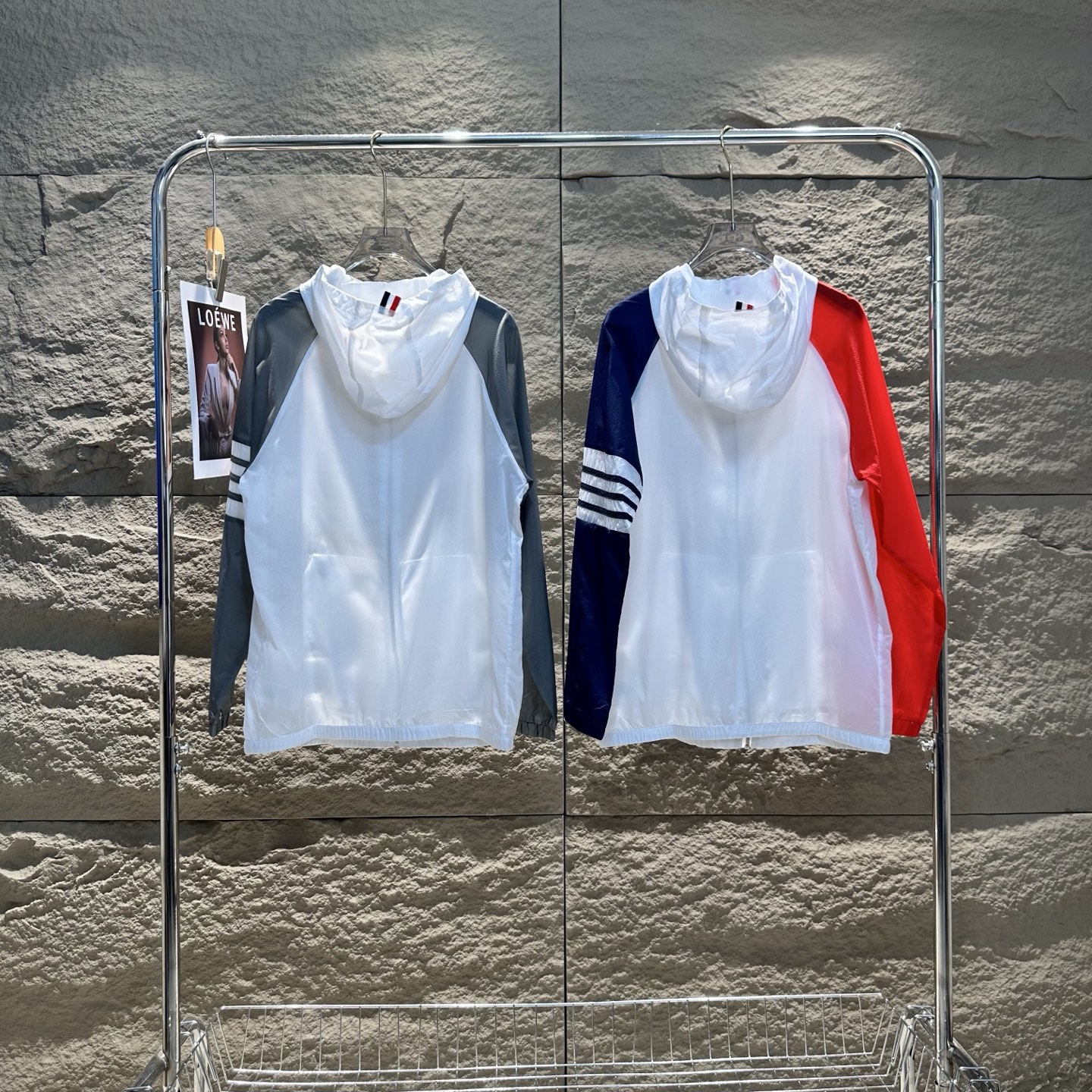 THOMBROWNE Chaqueta Cortavientos Ligera con Capucha y Protección UV para Verano 3 i1744467382992 9156 0 1
