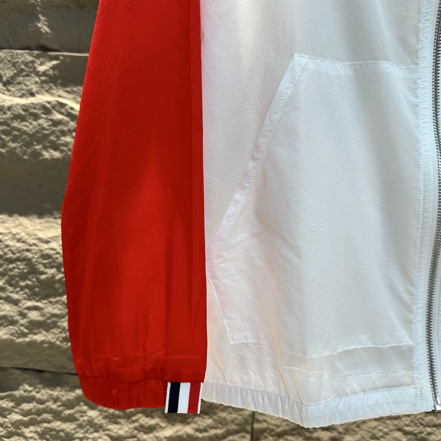 THOMBROWNE Chaqueta Cortavientos Ligera con Capucha y Protección UV para Verano 15 i1744467392994 7895 0 17