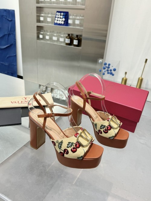 Valentino 2025SS Metal Logo Platform High Heel Sandals - Authentic Leather 1 Valentino 2025SS Metal Logo Platform High Heel Sandals - Authentic Leather