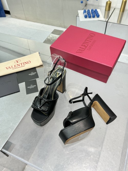 Valentino Garavani 2025SS Leather Platform Sandals with Metal Logo, Black 1 Valentino Garavani 2025SS Leather Platform Sandals with Metal Logo, Black