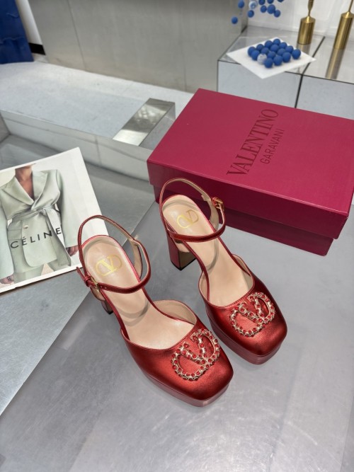Valentino Garavani Metallic Logo Platform Sandal, New 2025SS Collection 1 Valentino Garavani Metallic Logo Platform Sandal, New 2025SS Collection