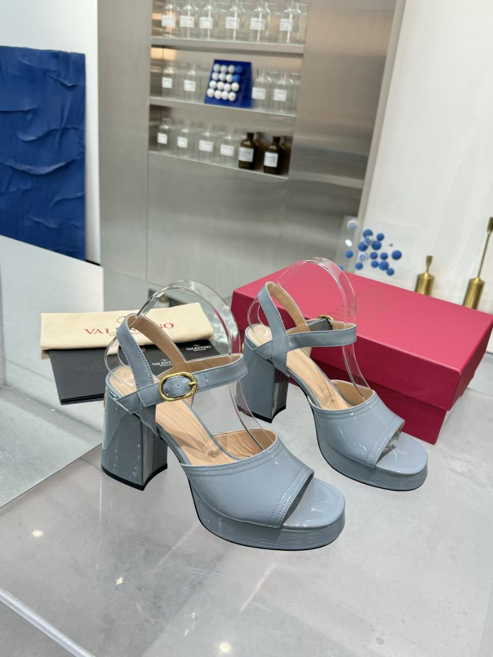 “New 2025 Valentino/Warren Metal Logo Sandals: Original Design for High-End Clients [Mechanical Shoes]” - 图片 7