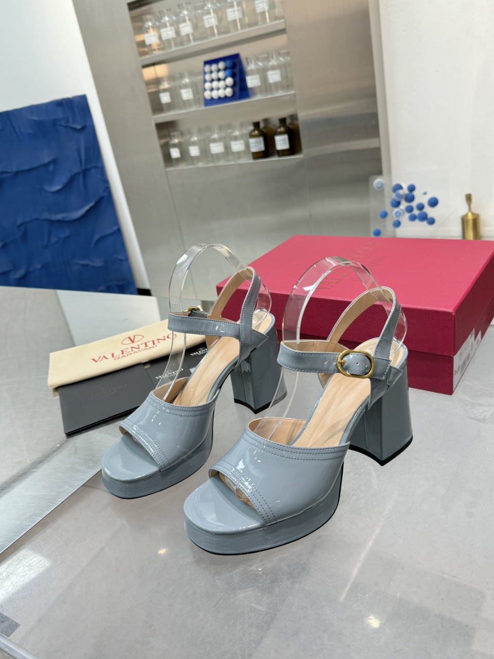 “New 2025 Valentino/Warren Metal Logo Sandals: Original Design for High-End Clients [Mechanical Shoes]” - 图片 1