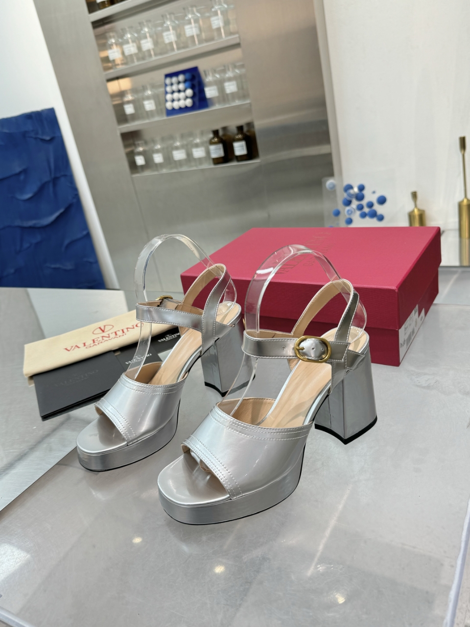 High-End 2025SS Metal Logo Sandals: Precise Design and High-Quality Materials - 图片 6