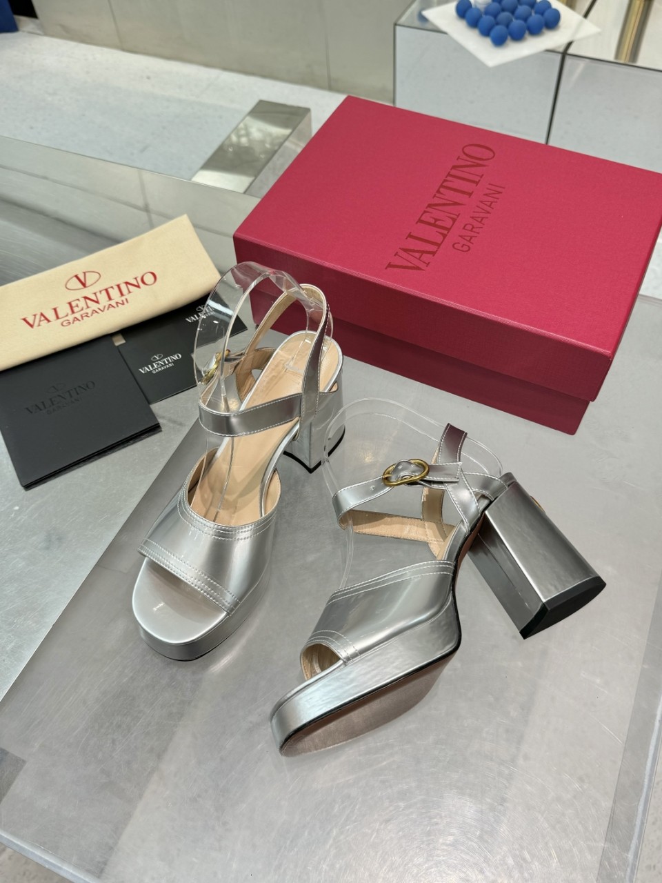High-End 2025SS Metal Logo Sandals: Precise Design and High-Quality Materials - 图片 7