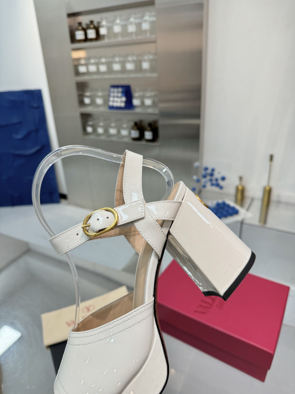 Valentno/Warren 2025SS Metal Logo Sandals with Precise Design and High-Water Table – Premium Quality for High-End Clients - 图片 6