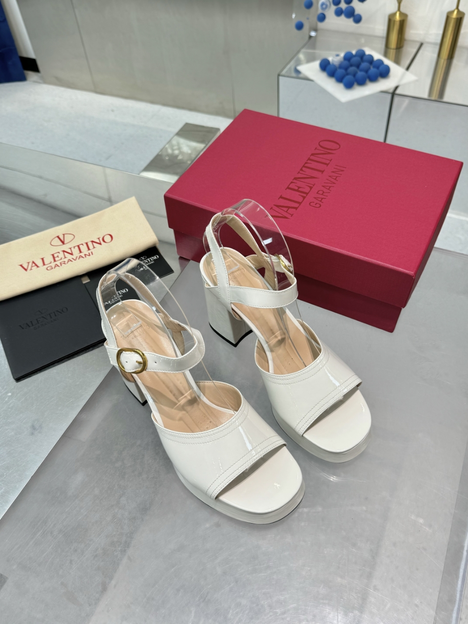 Valentno/Warren 2025SS Metal Logo Sandals with Precise Design and High-Water Table – Premium Quality for High-End Clients - 图片 9