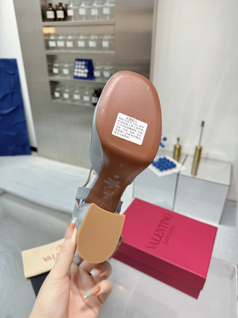 Valentino/Warren 2025SS Metal Logo Sandals: High-End Precision Design and Quality Materials - 图片 3