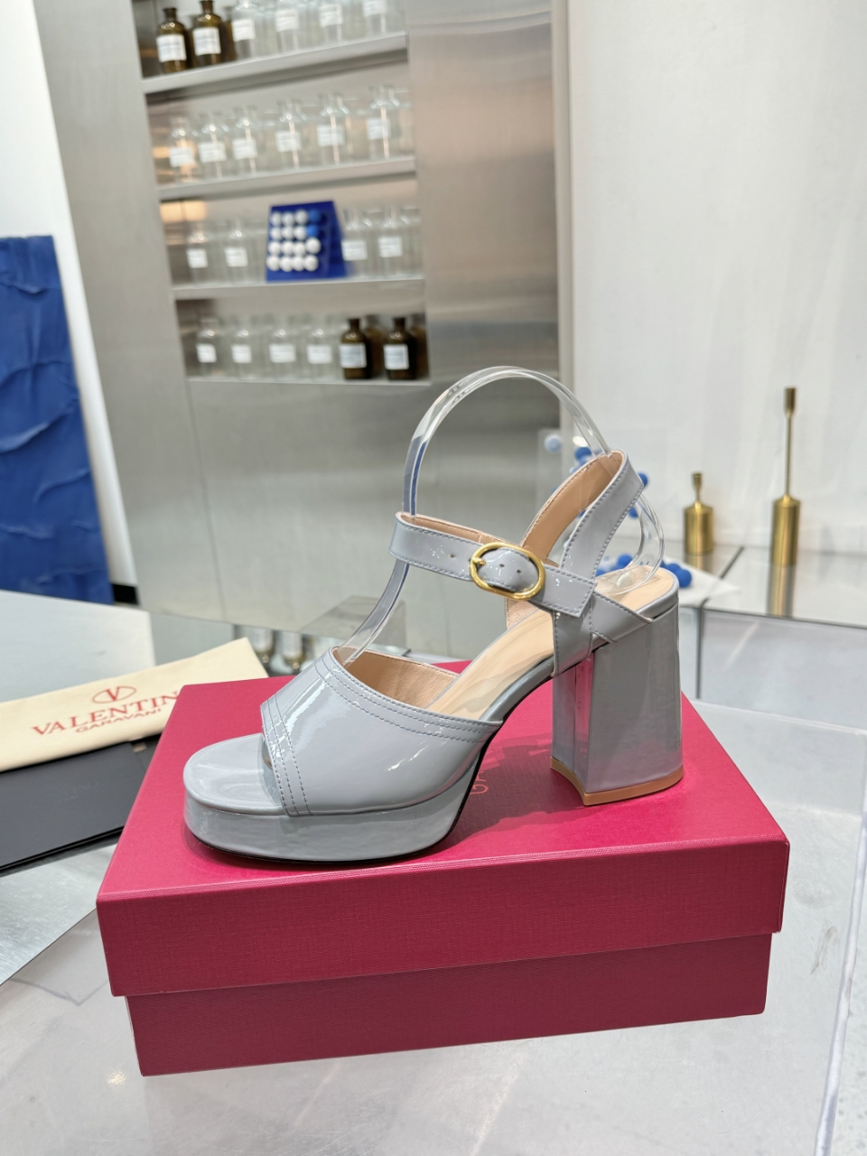 Valentino/Warren 2025SS Metal Logo Sandals: High-End Precision Design and Quality Materials - 图片 6