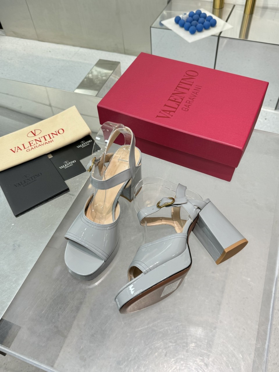 Valentino/Warren 2025SS Metal Logo Sandals: High-End Precision Design and Quality Materials - 图片 9