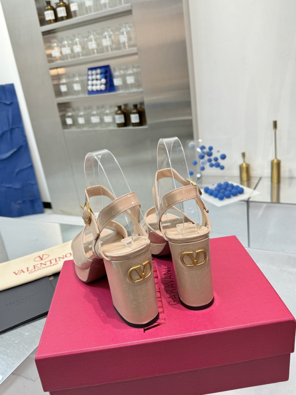 “High-End 2025SS Metal Logo Sandals: Original Design, Premium Materials, Imported Leather, Luxury Packaging” - 图片 3