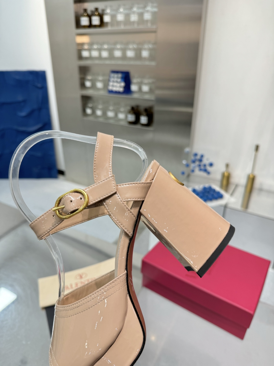 “High-End 2025SS Metal Logo Sandals: Original Design, Premium Materials, Imported Leather, Luxury Packaging” - 图片 7