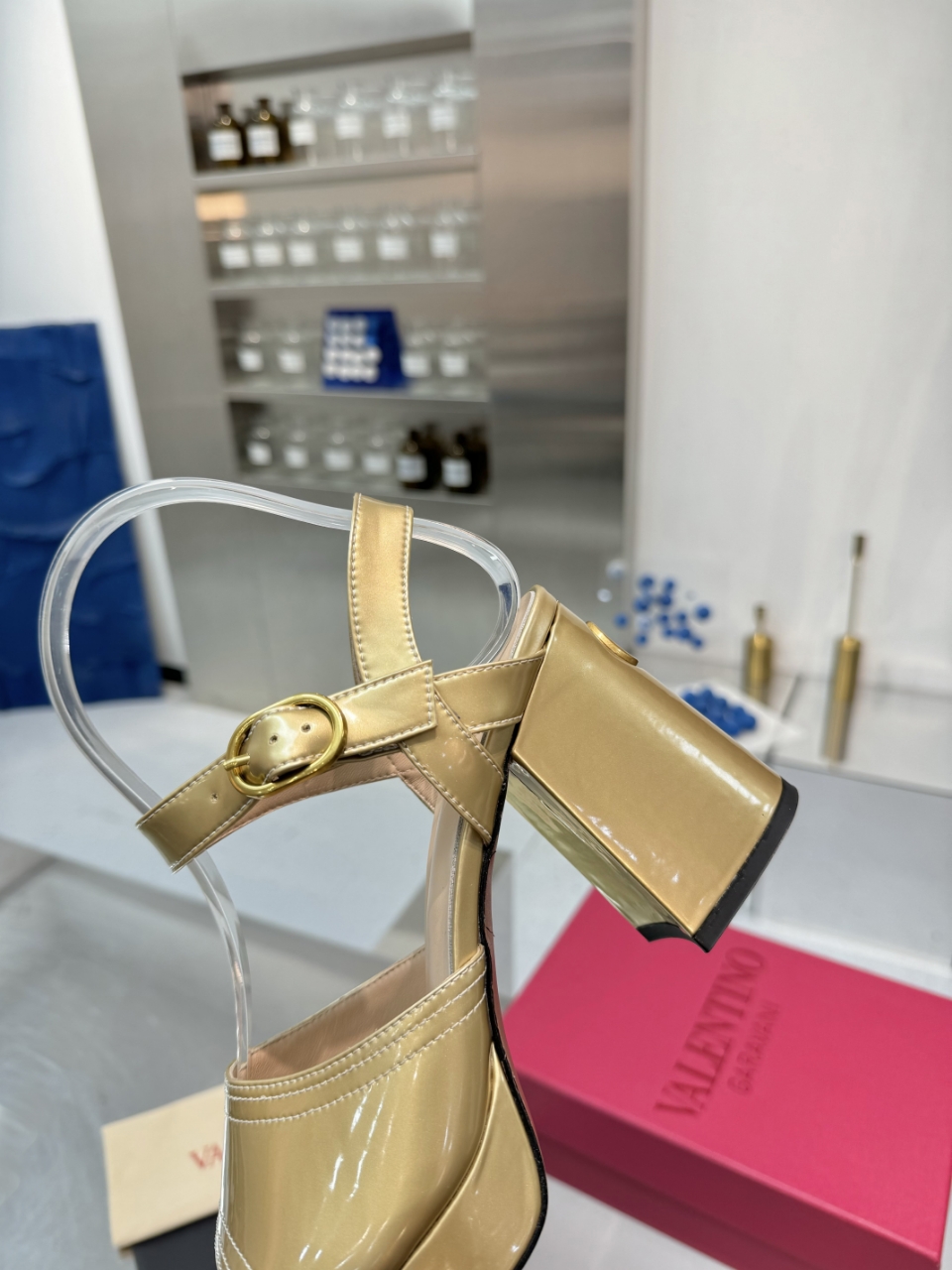 “2025SS High-End Metal Logo Sandals: Original Design with Imported Leather for Stylish Clients” - 图片 2