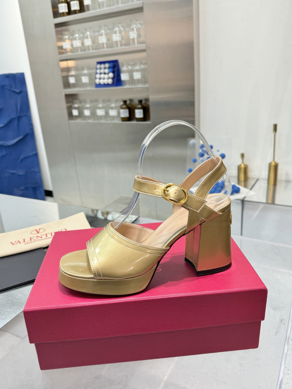 “2025SS High-End Metal Logo Sandals: Original Design with Imported Leather for Stylish Clients” - 图片 6