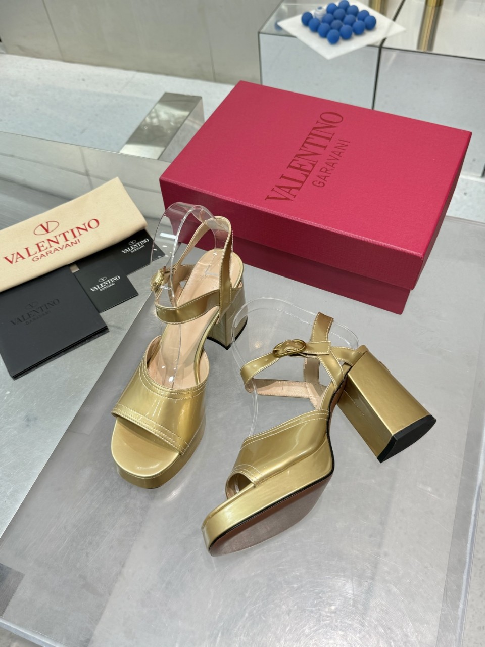“2025SS High-End Metal Logo Sandals: Original Design with Imported Leather for Stylish Clients” - 图片 8