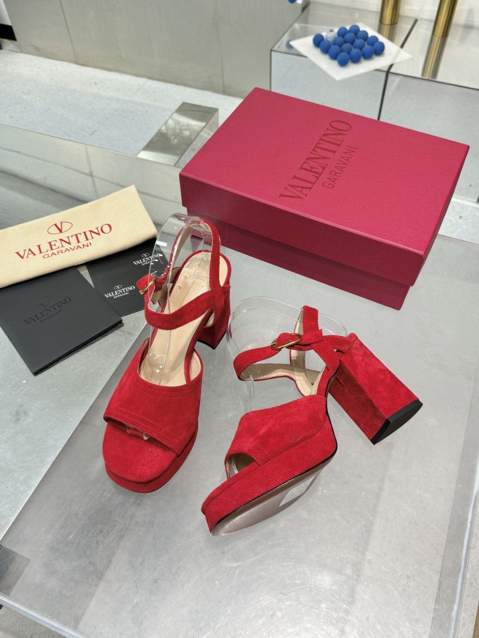 High-End 2025SS Valentino/Warren Metal Logo Sandals: Original Design and Premium Quality - 图片 3