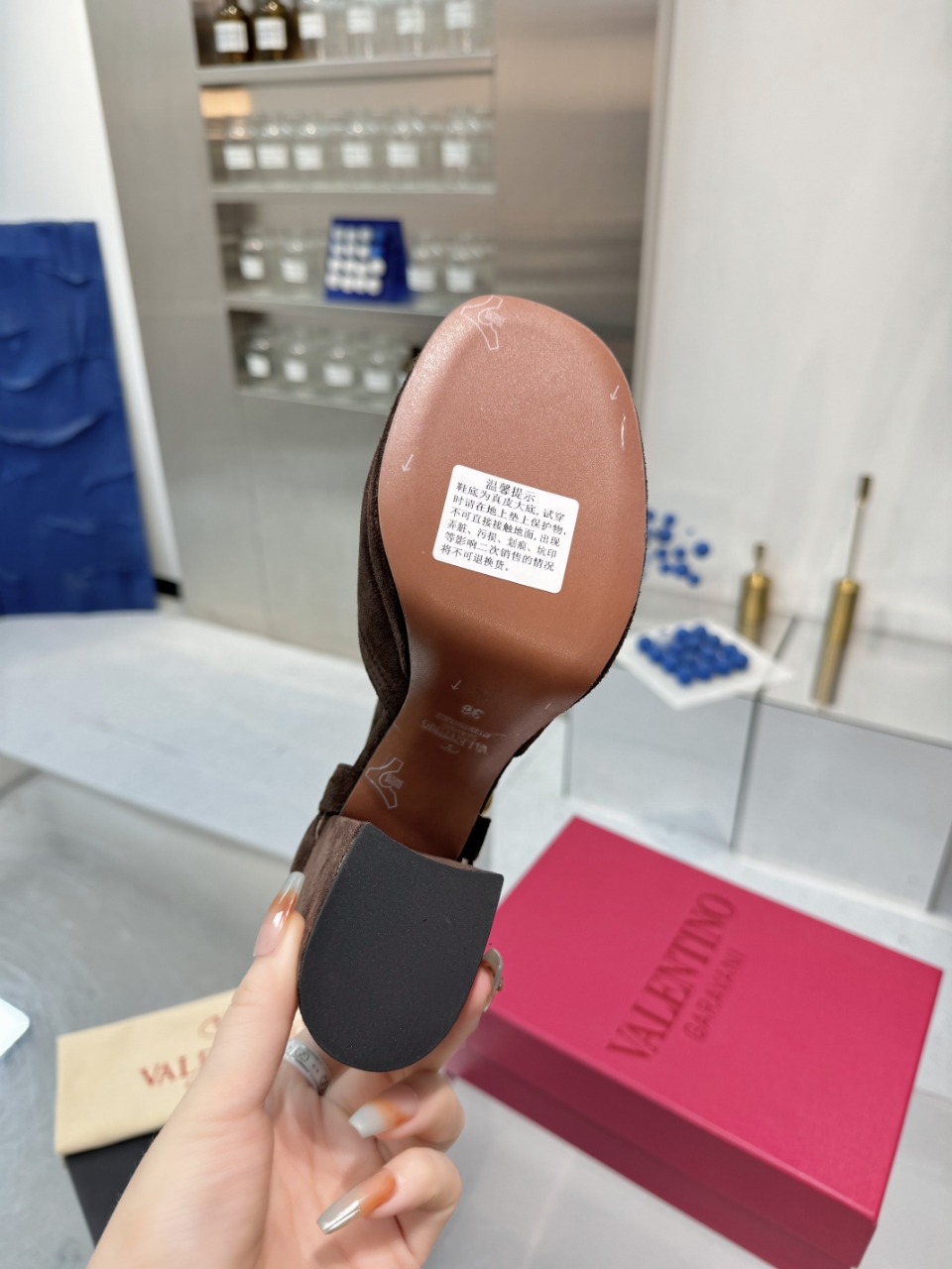 “High-End 2025SS Metal Logo Sandals: Original Design and Premium Materials for Fashionable Clients” - 图片 4