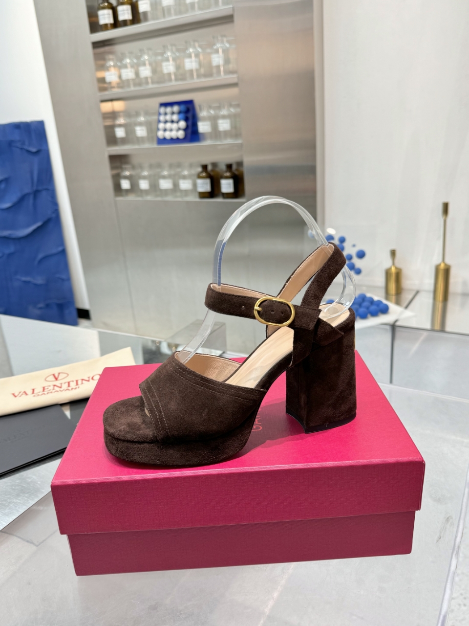 “High-End 2025SS Metal Logo Sandals: Original Design and Premium Materials for Fashionable Clients” - 图片 7