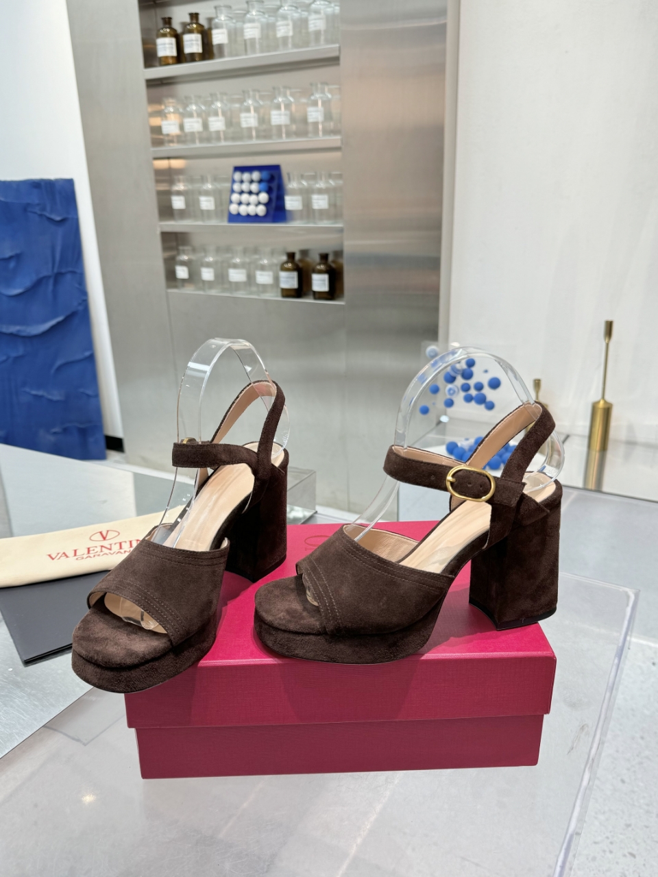 “High-End 2025SS Metal Logo Sandals: Original Design and Premium Materials for Fashionable Clients” - 图片 9