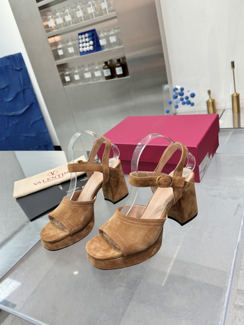 “2025SS Valentino/Warren New Show Metal Logo Sandals: High-End Design, Original Materials, Premium Quality” - 图片 5