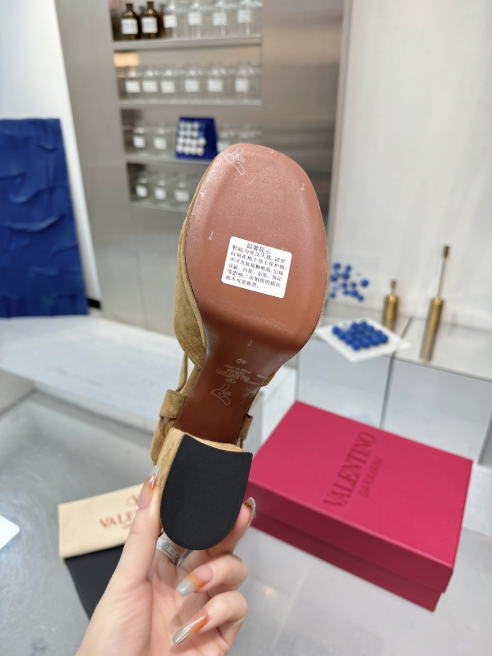 “2025SS Valentino/Warren New Show Metal Logo Sandals: High-End Design, Original Materials, Premium Quality” - 图片 7