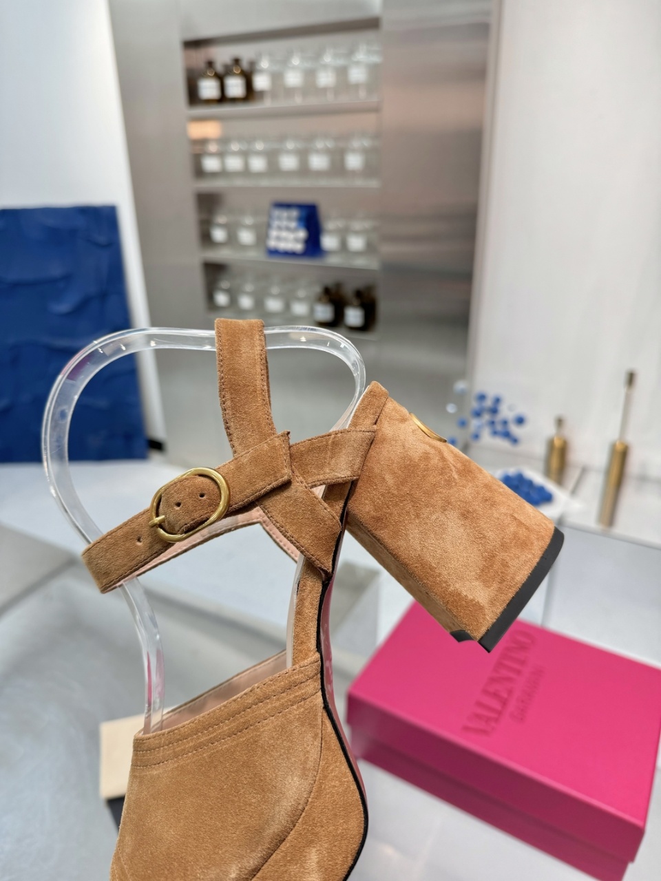 “2025SS Valentino/Warren New Show Metal Logo Sandals: High-End Design, Original Materials, Premium Quality” - 图片 8