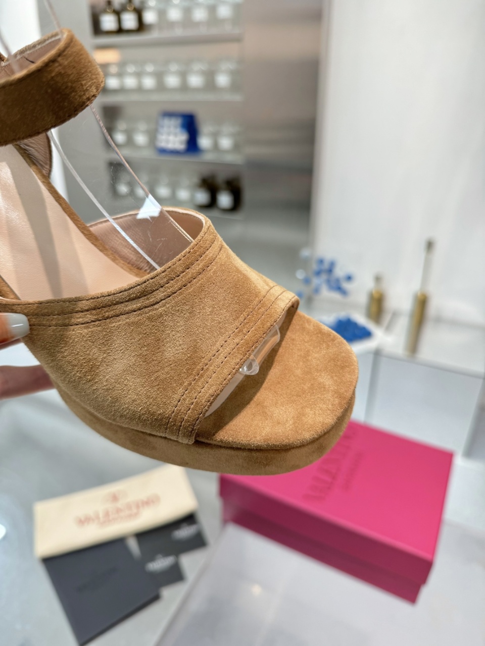 “2025SS Valentino/Warren New Show Metal Logo Sandals: High-End Design, Original Materials, Premium Quality” - 图片 6