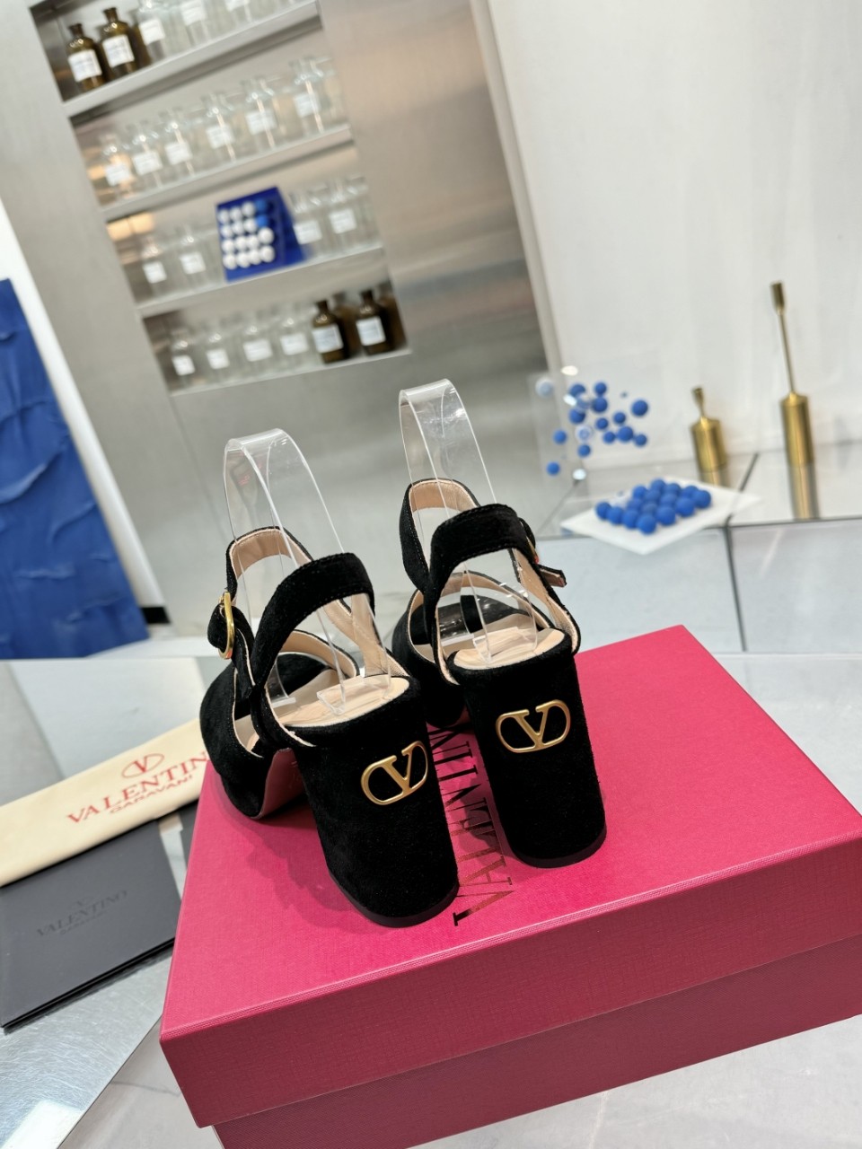 “Valentno/Warren 2025SS High-Water Table Sandals: Original Design, Premium Quality, Imported Materials, Packaging Included” - 图片 3