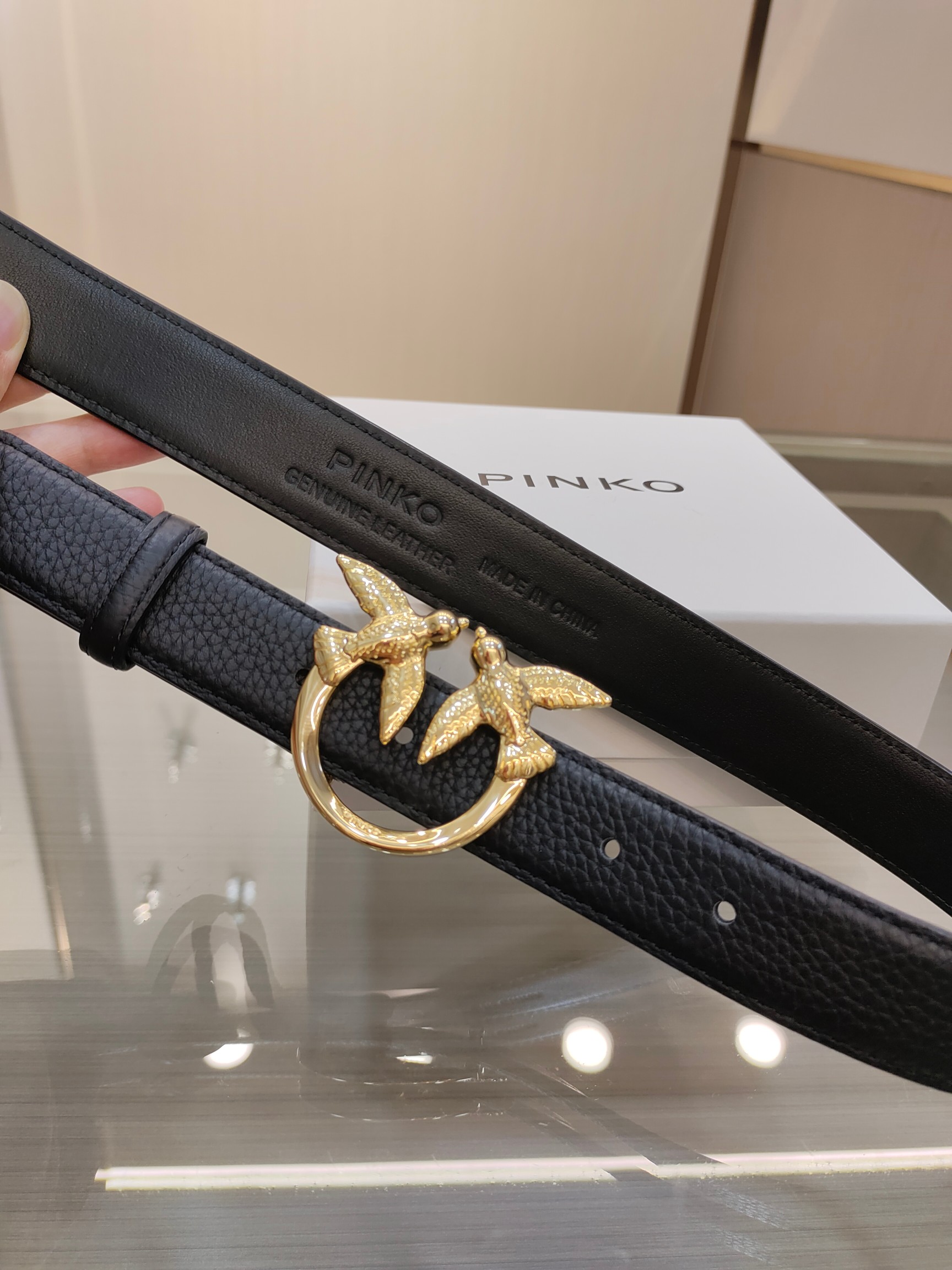 Luxurious Women’s Leather Money with Copper Button: Fashionable and High-Quality Design - 图片 6