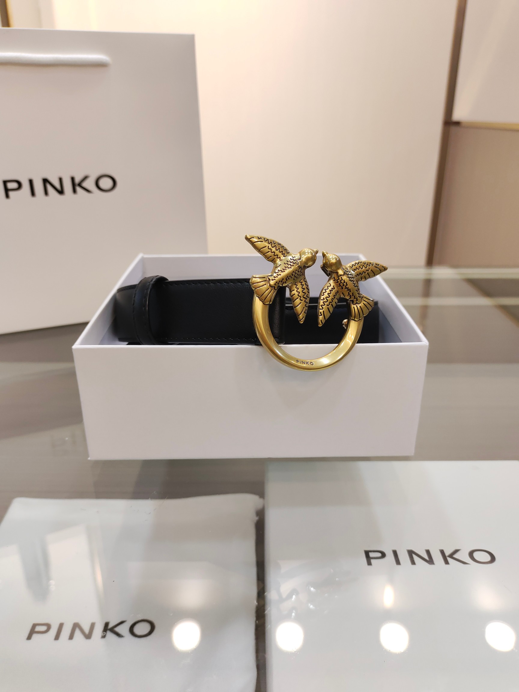 Luxurious Women’s Leather Wallet with Copper Button and Fashionable Design