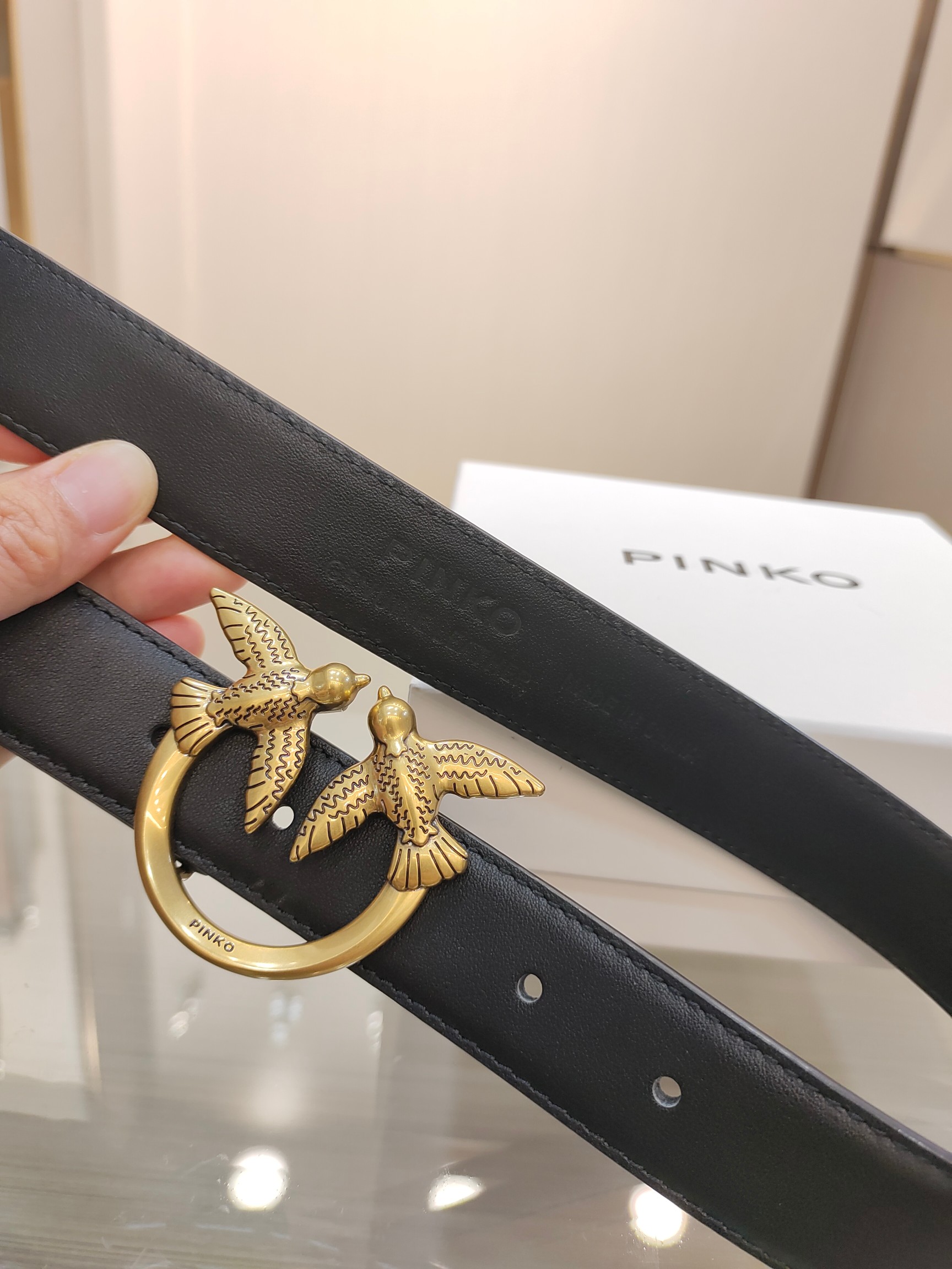 Luxurious Women’s Leather Wallet with Copper Button and Fashionable Design - 图片 5