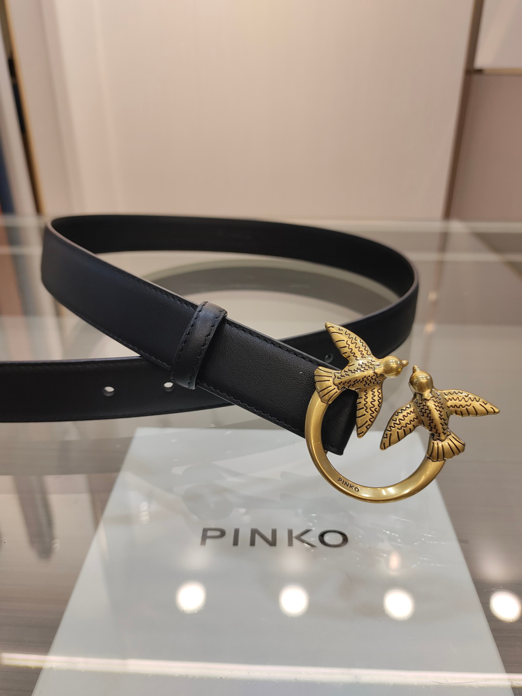 Luxurious Women’s Leather Wallet with Copper Button and Fashionable Design - 图片 3