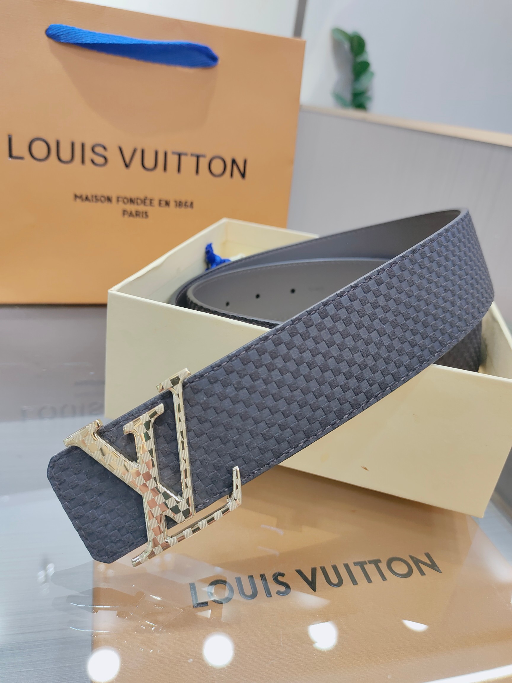 NO:336755,LOUIS VUITTON men's belt classic original quality, paired with fine hardware, fine-grained production, detailed picture viewing, real-life photography, high-end luxury, width 4.0cm, belt, louis vuitton19860909LOUIS VUITTON男士腰带经典原单品质,搭配精品五金,精工制作,细节看图,实物拍摄,高端奢华,宽度4.0cm,皮带,louis vuitton,Belt