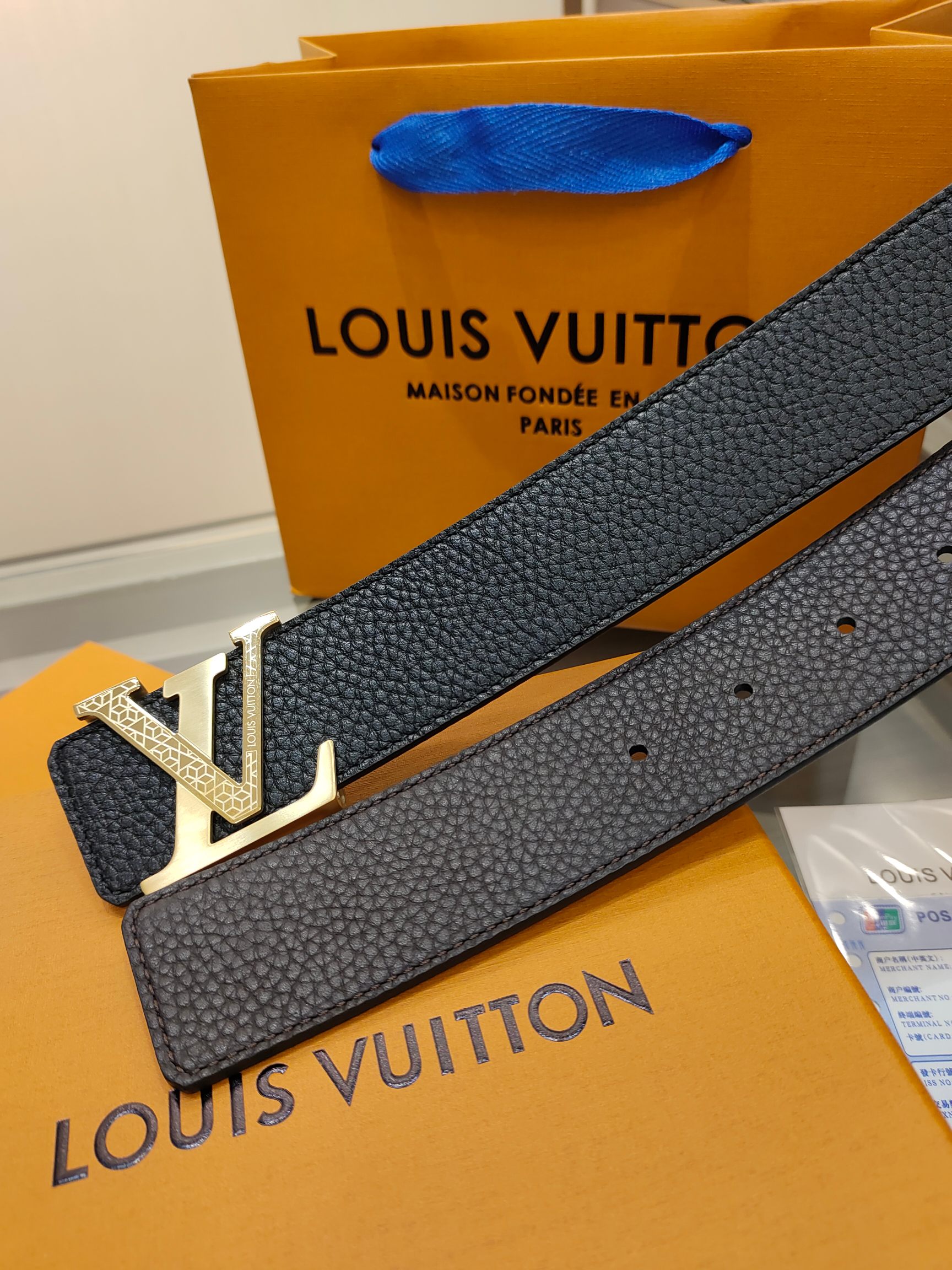  路易威登·LV
全套包装 40mm宽度 正品一体铸造五金钢扣，原厂皮料 双面原厂定制面料，！区别市场货