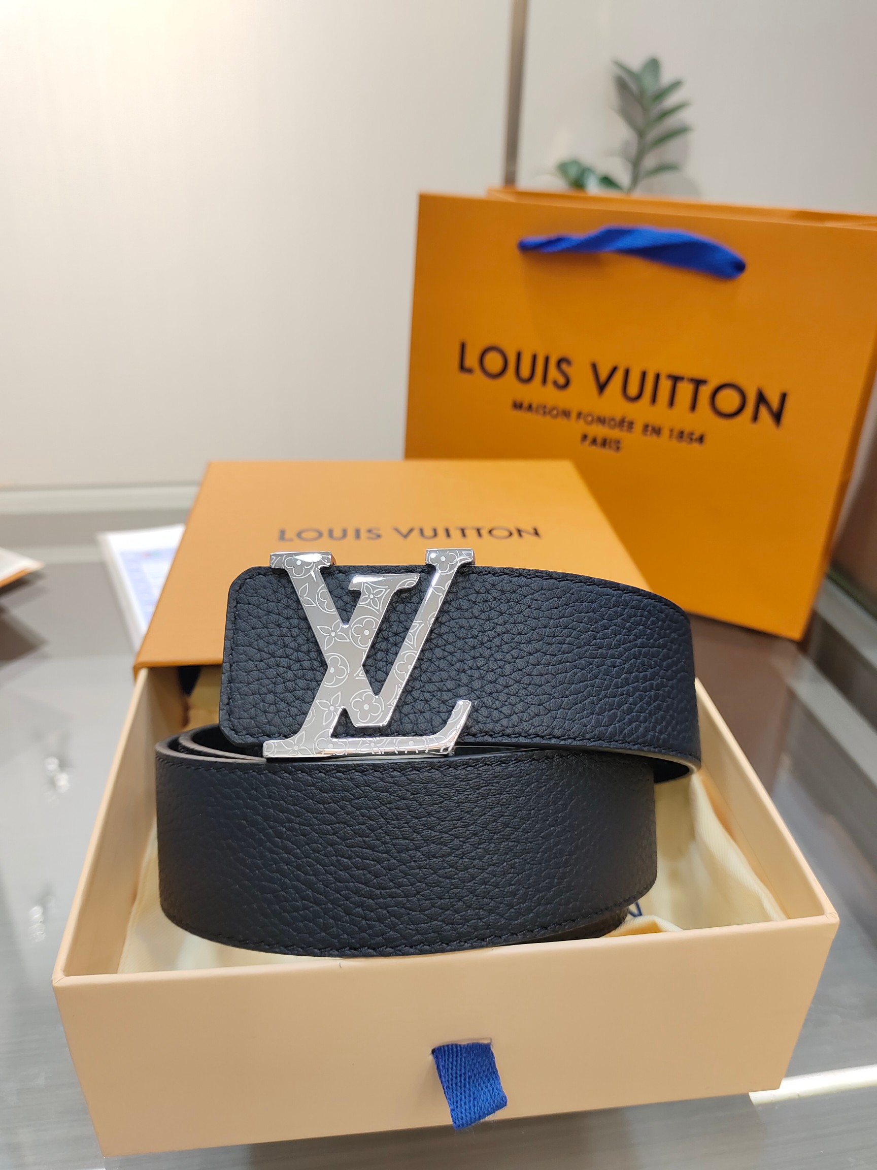 Louis Vuitton Men's Belt - Premium Quality, Classic Design, Width 4.0cm