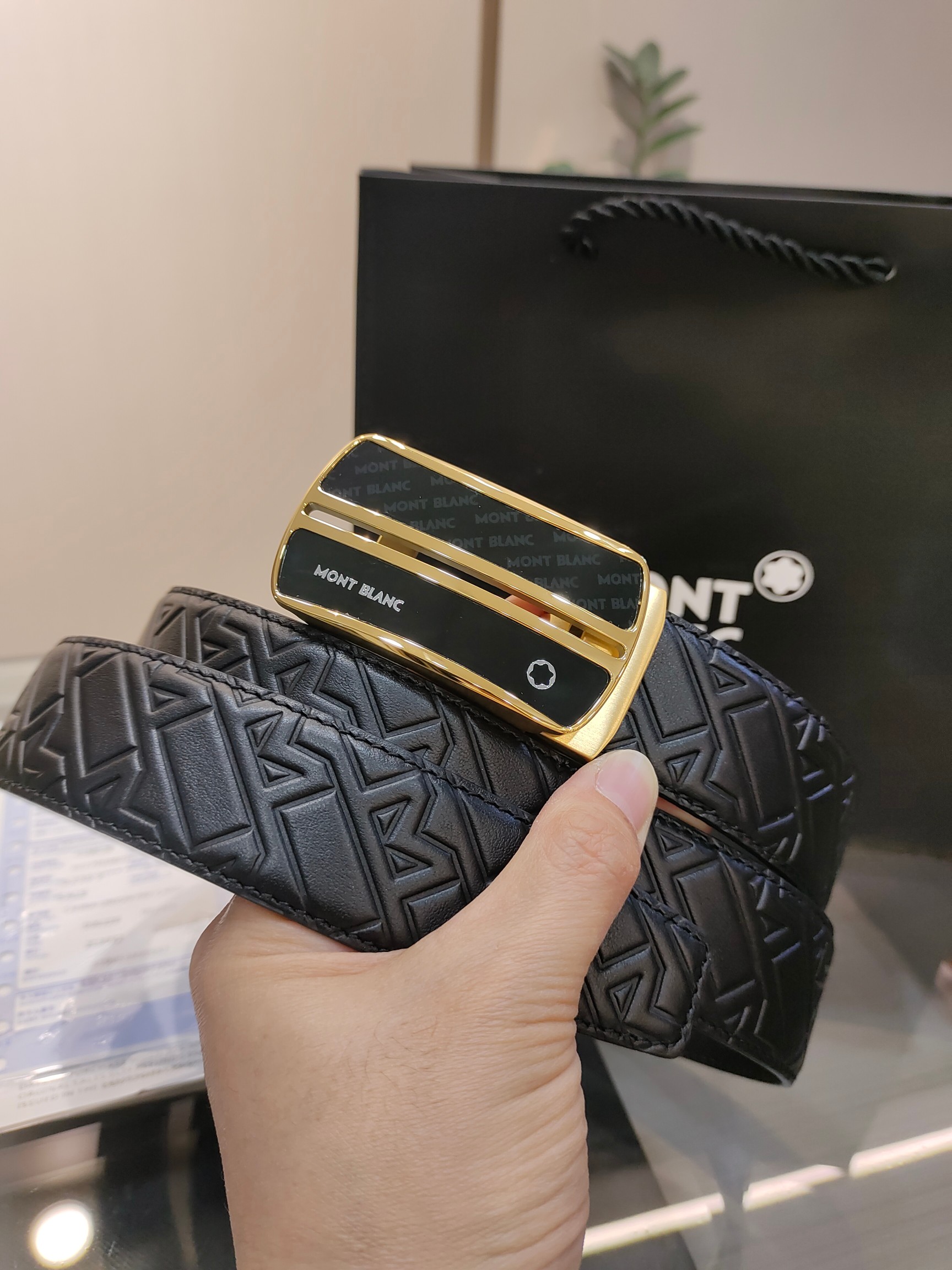 万宝龙男士自动腰带- 宽度34MM 精品钢扣  精工打造  手感柔软 长短可以裁剪 P160