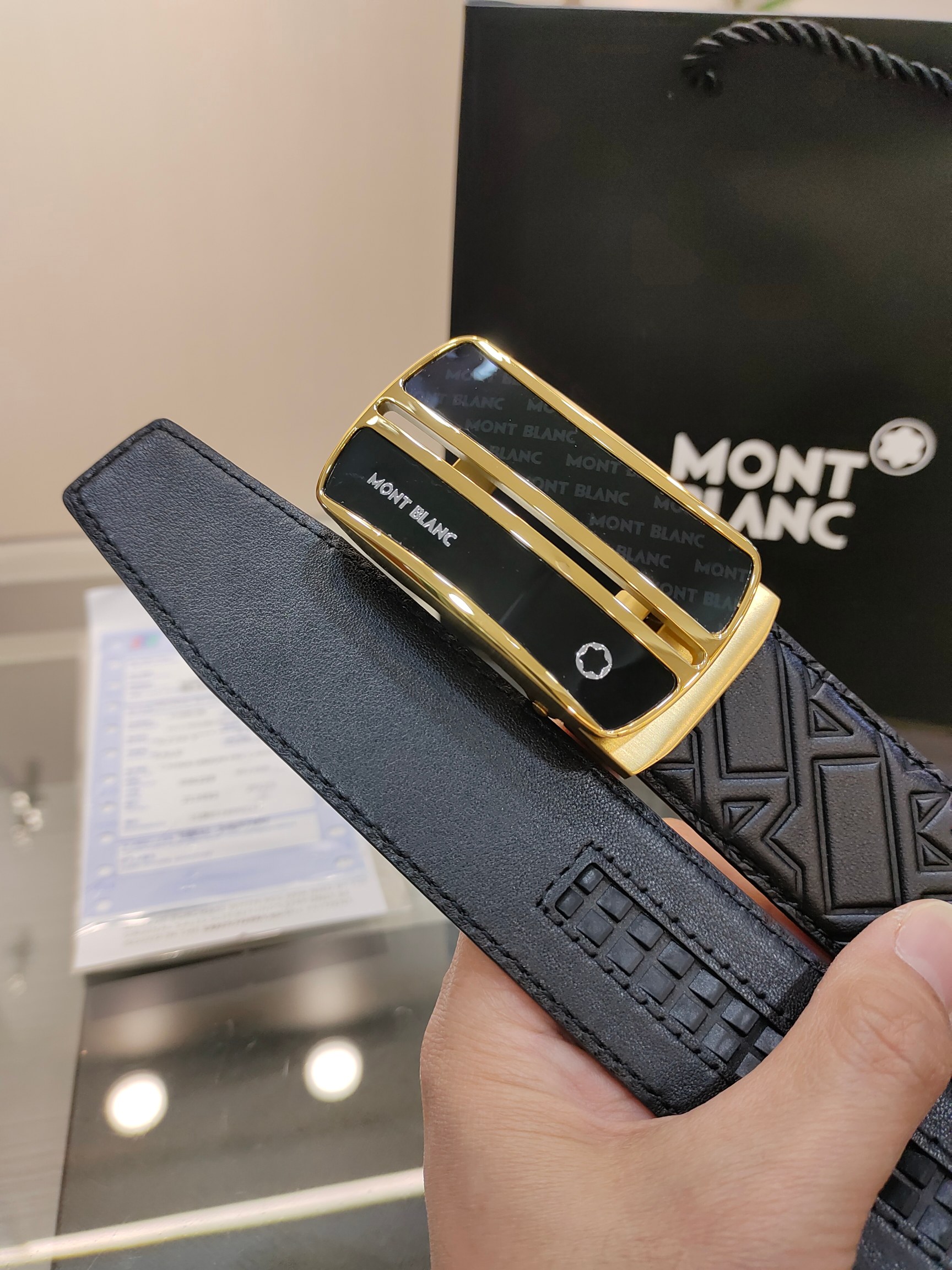 万宝龙男士自动腰带- 宽度34MM 精品钢扣  精工打造  手感柔软 长短可以裁剪 P160