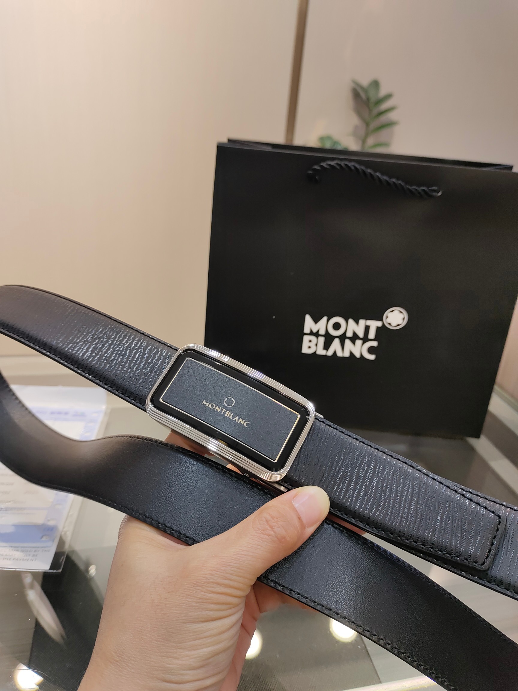 万宝龙男士自动腰带- 宽度34MM 精品钢扣  精工打造  手感柔软 长短可以裁剪 P160