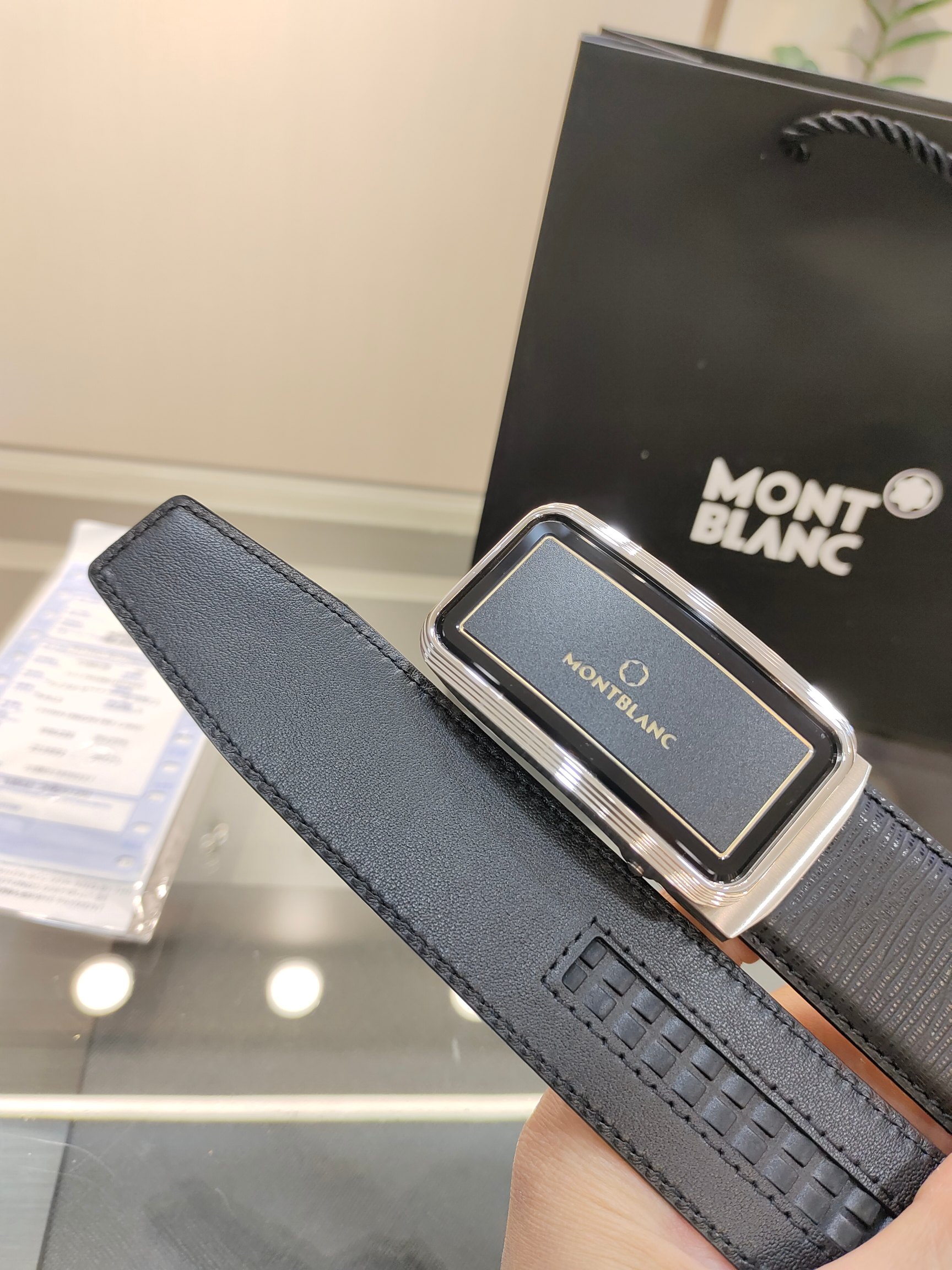 万宝龙男士自动腰带- 宽度34MM 精品钢扣  精工打造  手感柔软 长短可以裁剪 P160