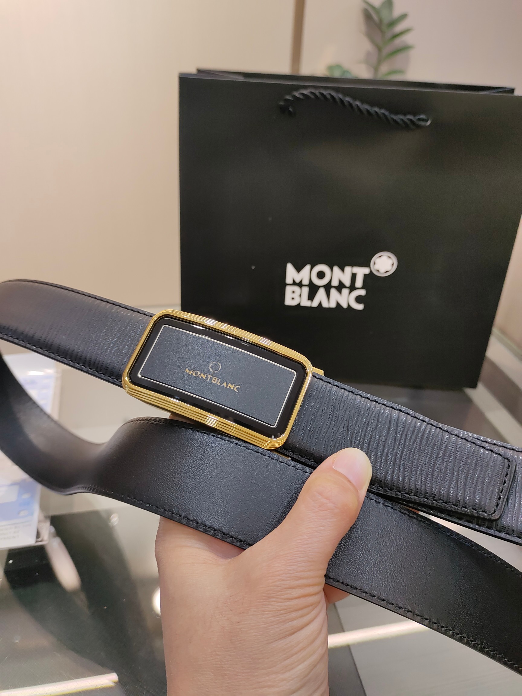 万宝龙男士自动腰带- 宽度34MM 精品钢扣  精工打造  手感柔软 长短可以裁剪 P160